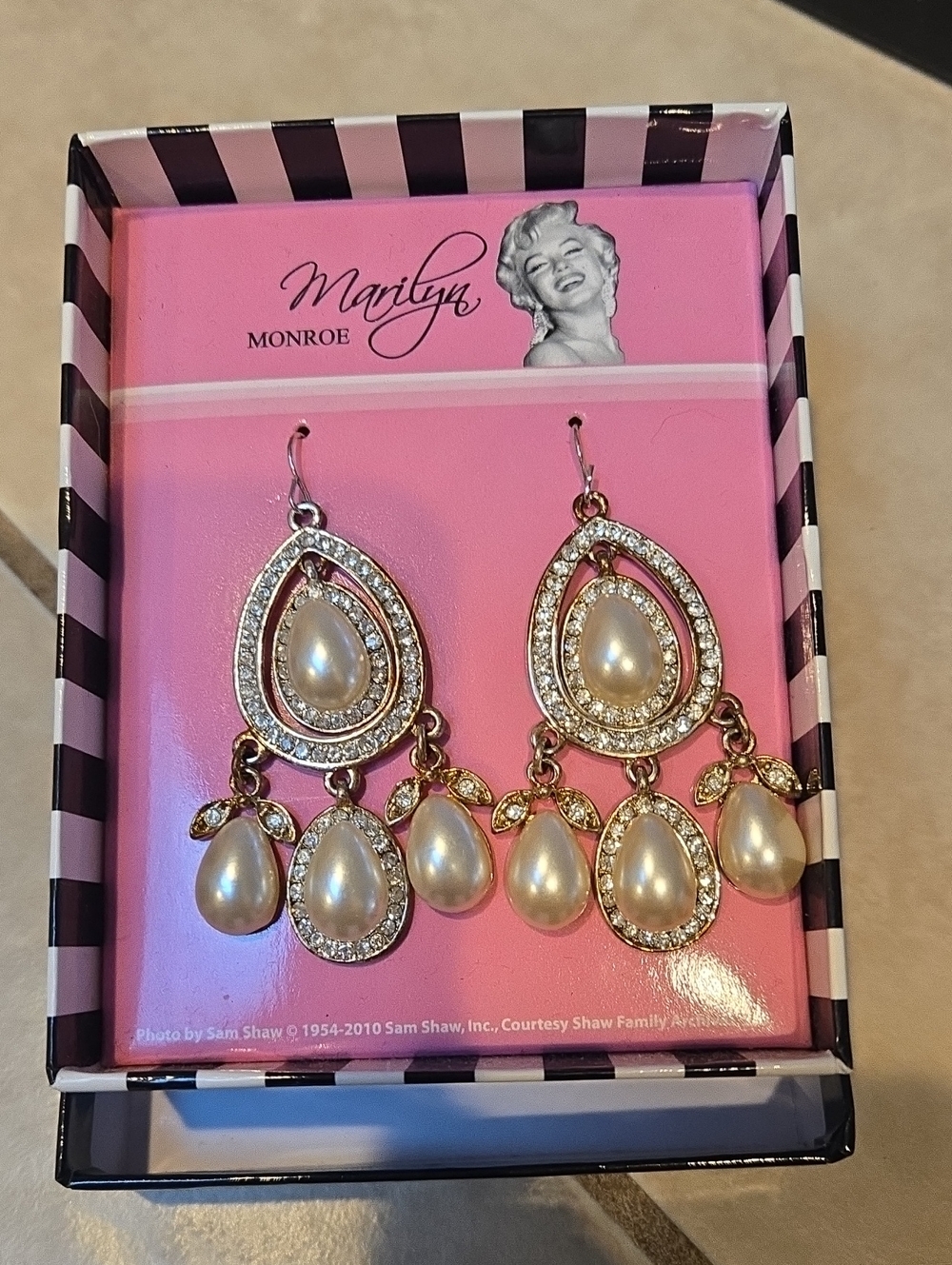 Marilyn Monroe Gold Teardrop Pearl & Crystal Chandelier Earrings - Cream Pearls